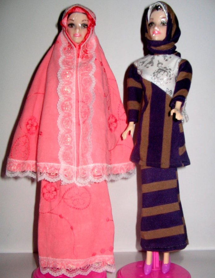 dolls in islamic robes