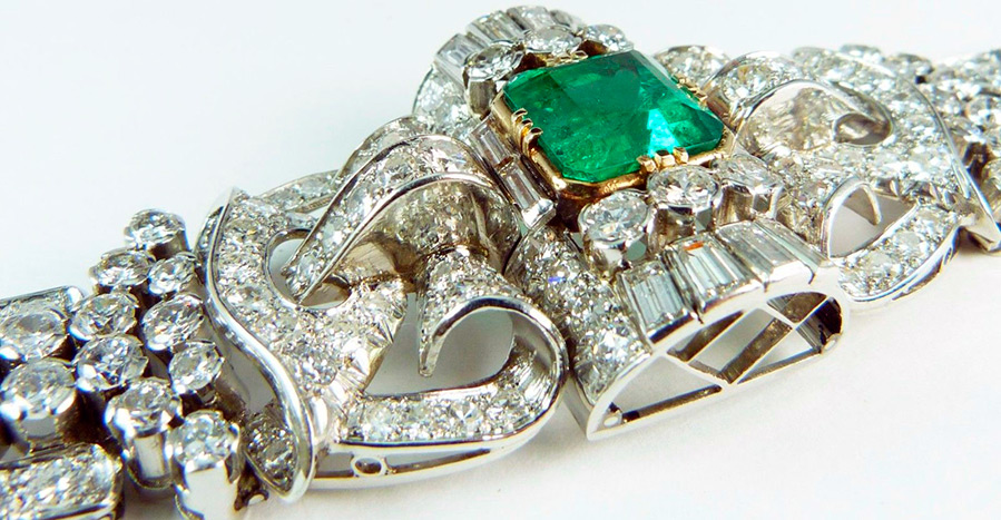 Bracelet with diamonds and emeralds