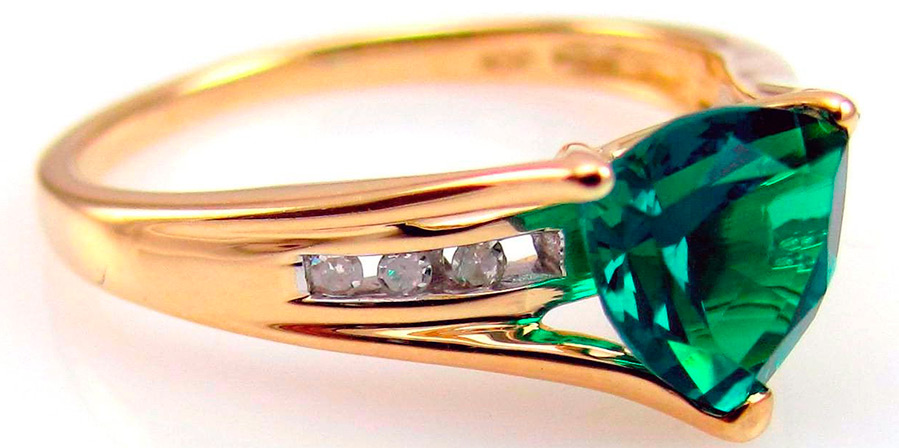 Imitation emerald ring