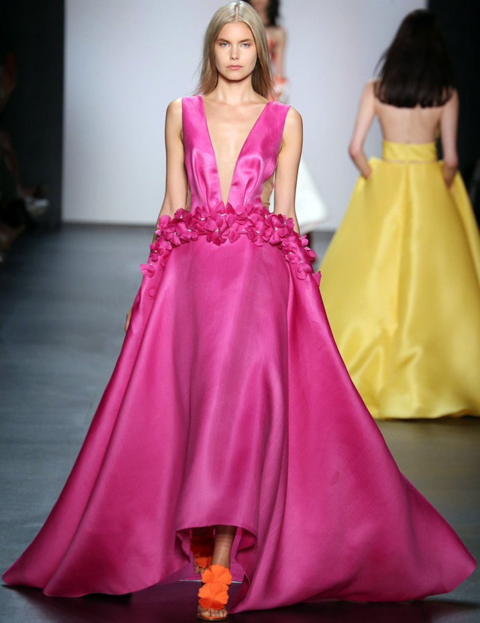 How to choose and what to wear with a fuchsia dress