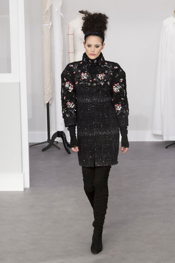 Chanel dresses and tweed suits 2024-2025