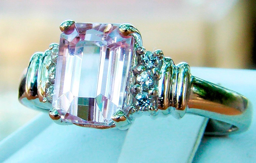 Ring with kunzite