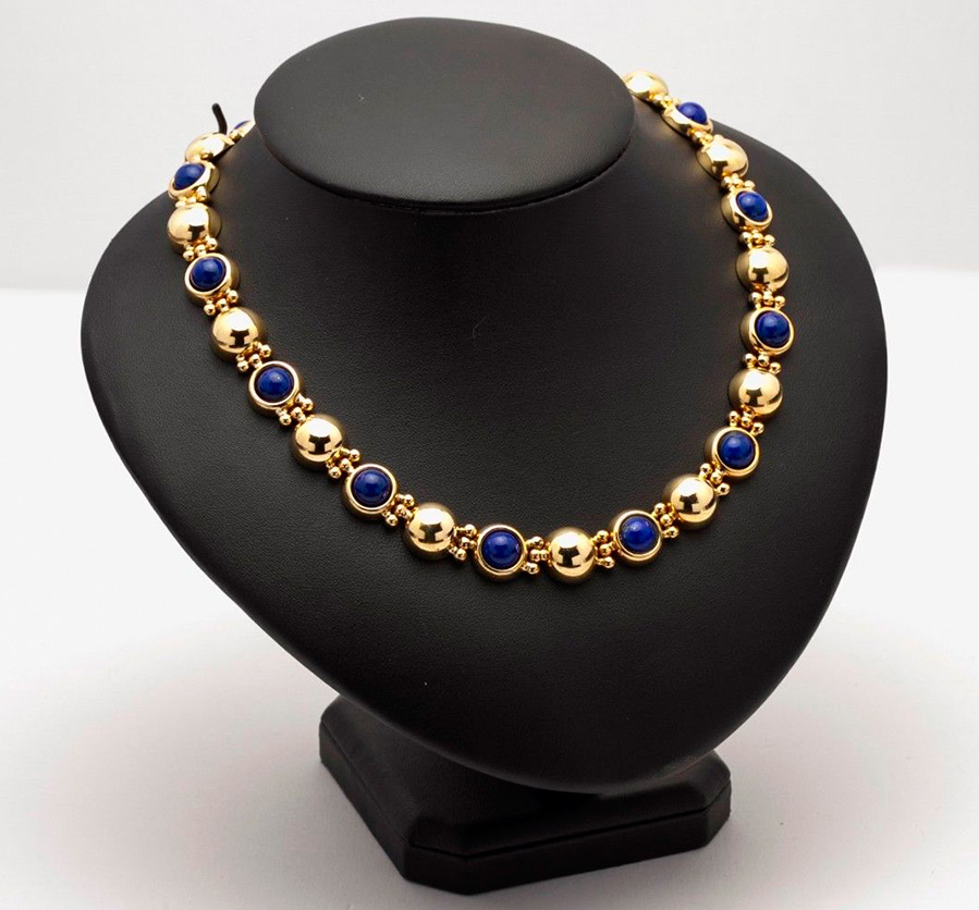 Necklace with lapis lazuli stone