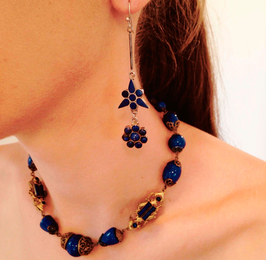 Jewelry with lapis lazuli stone