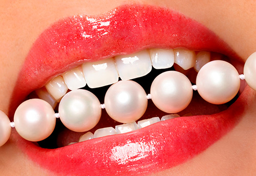 Whitening toothpastes and teeth whitening at home