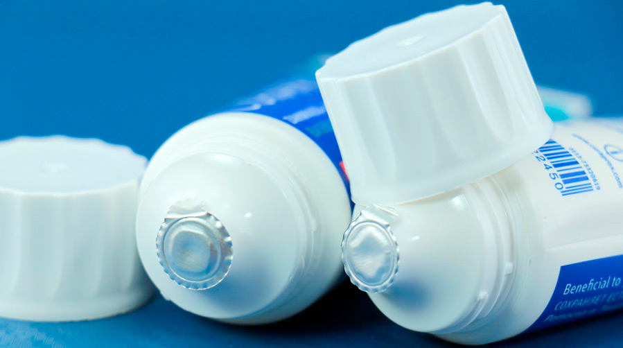 Whitening toothpastes and teeth whitening at home