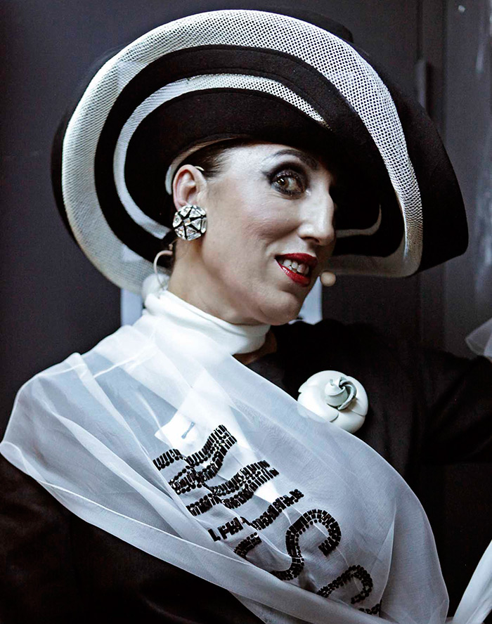 A striking example of the non-standard beauty of Rossy de Palma