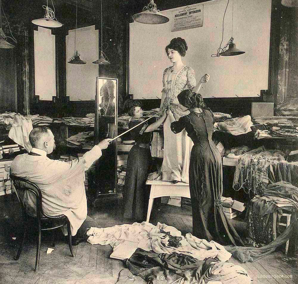 The history of haute couture houses in photographs of the early 20th century