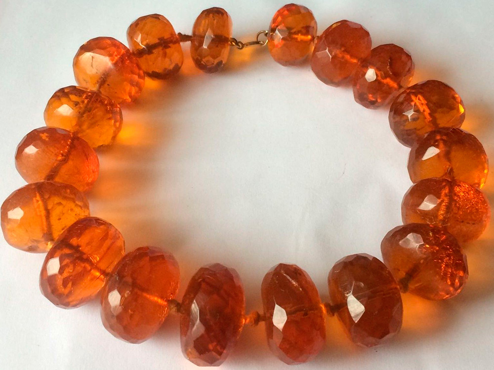 Luxurious amber bracelet