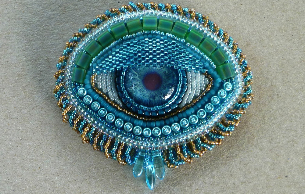 Choosing a brooch made of beads and beads