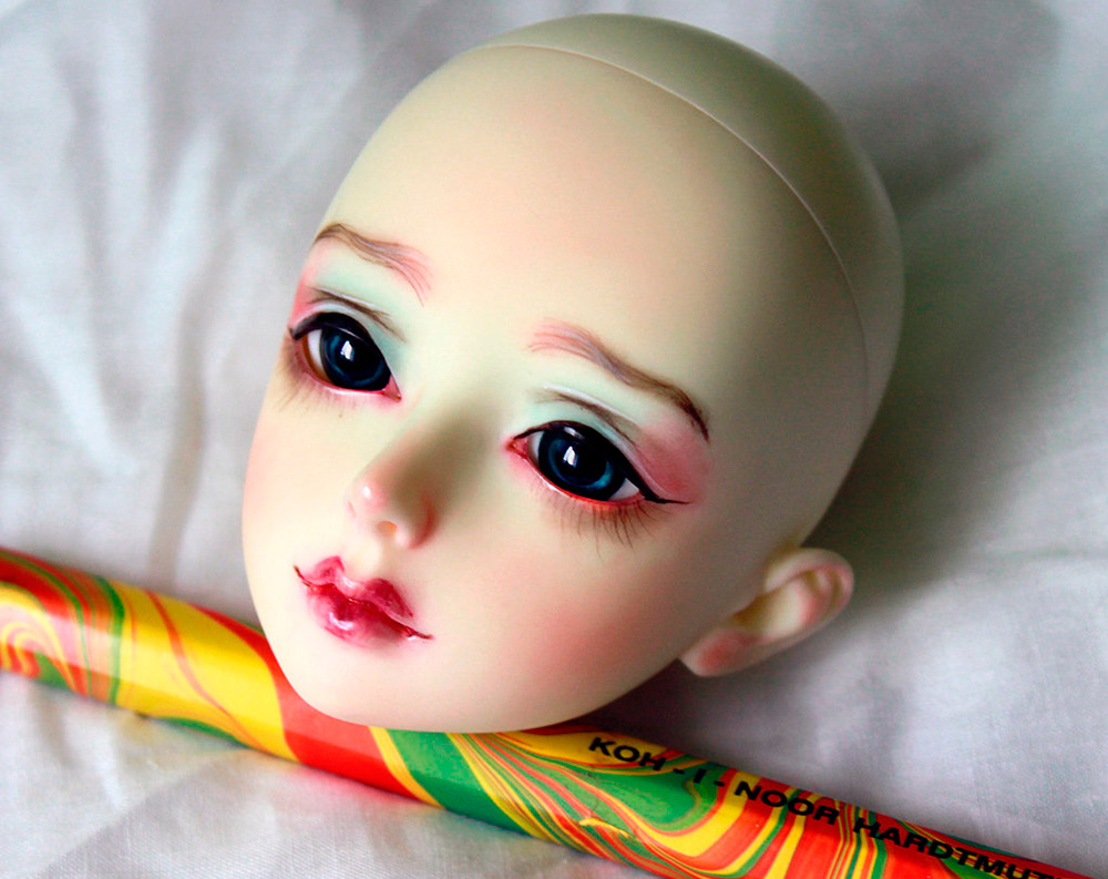 Makeup for dolls - face