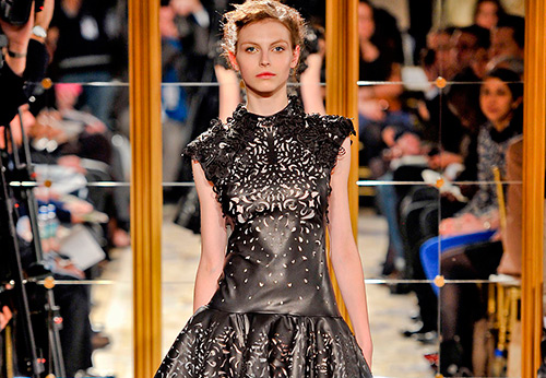 15 modest black dresses from Marchesa