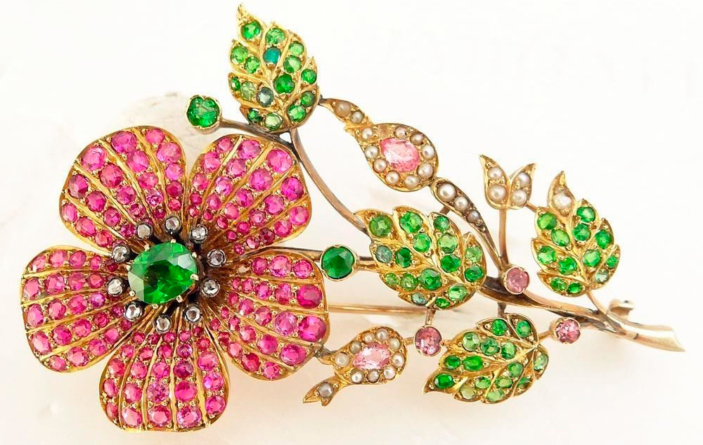 Luxurious brooch