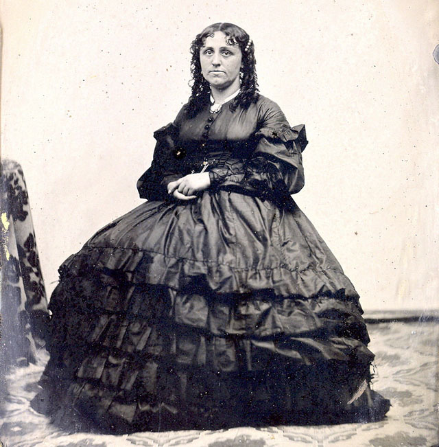 Fashionable dresses of the 1860s - rare photos