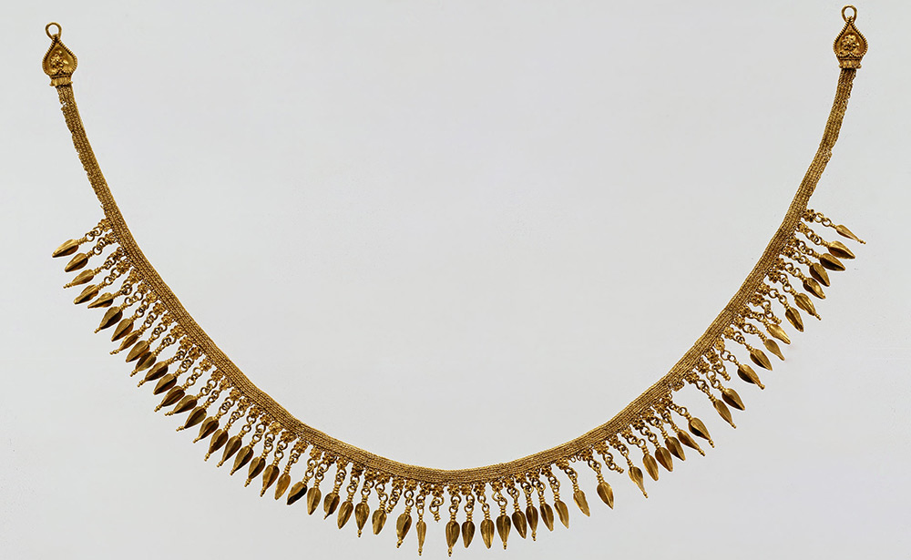 Necklace made of gold