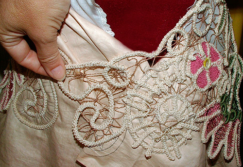 Romanian lace for clothing and interior decoration