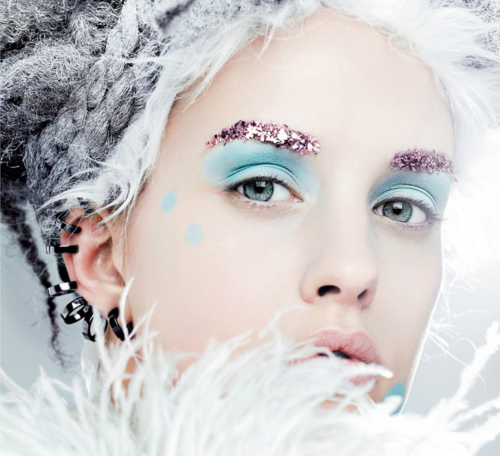 Cold snow eye makeup