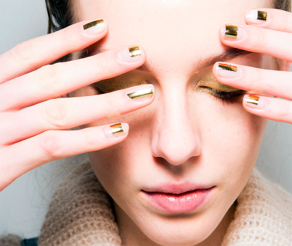 Metallic glitter manicure