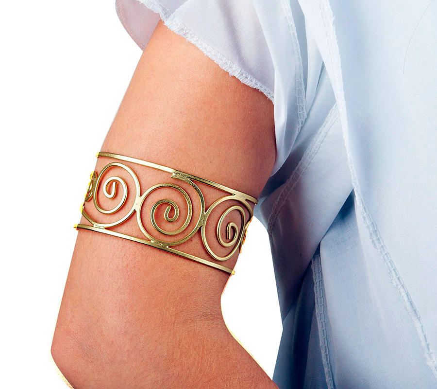 Shoulder bracelets as an alternative to tattoo