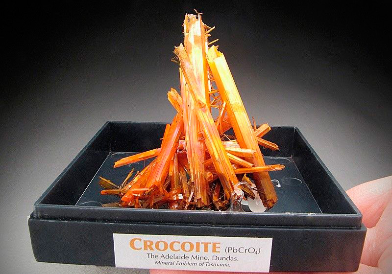 Crocoite stone crystals