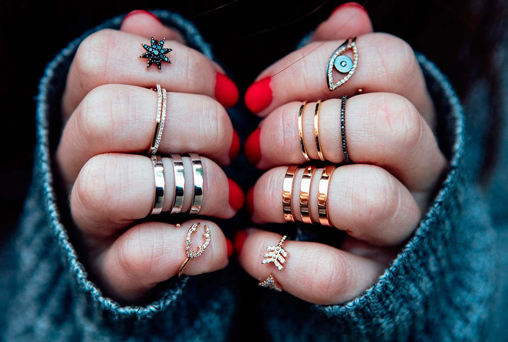 How to wear multiple rings on one finger