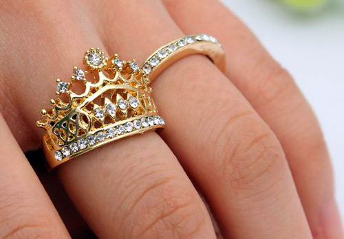 Crown ring - how to choose and buy