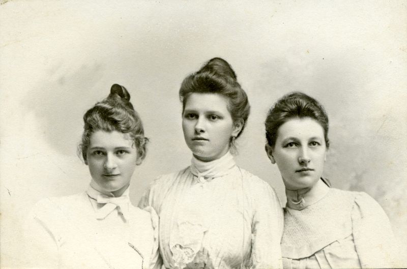 Edwardian girls hairstyles