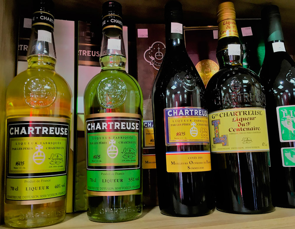 Do you know the color and elite Chartreuse liqueur?