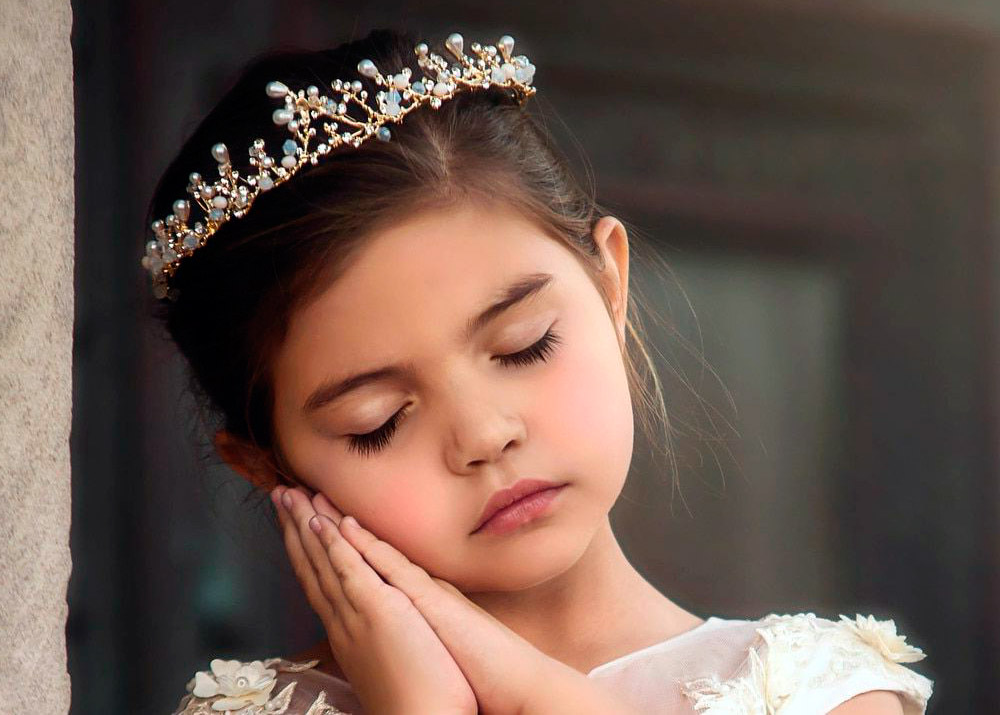 How to choose a tiara for a girl