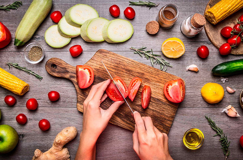 how much tomato to eat per day