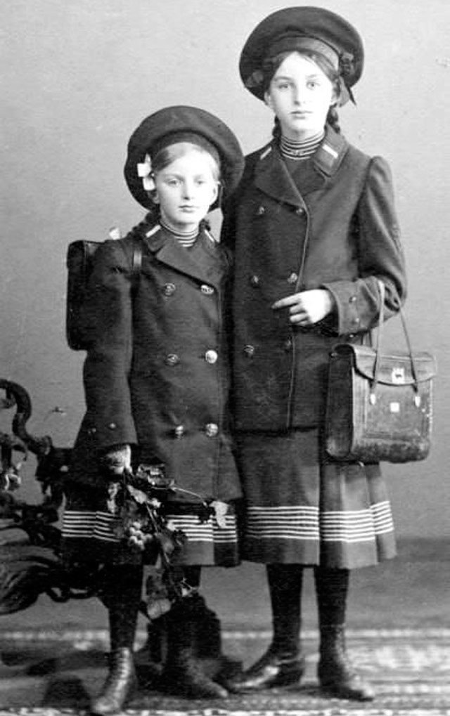 Schoolgirls - Vintage Photo