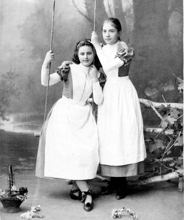 Russian schoolgirls of the early 20th century