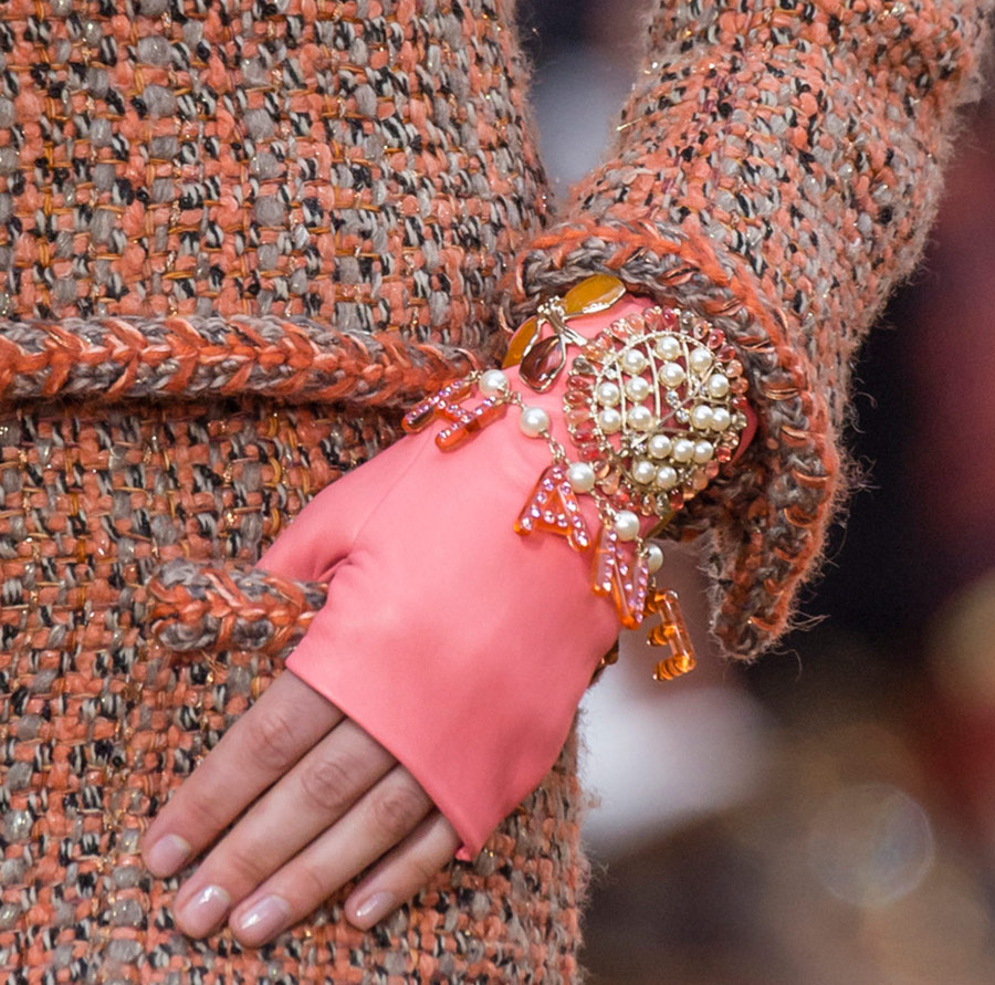 Gloves mitts from Chanel for fall and winter 2024-2025