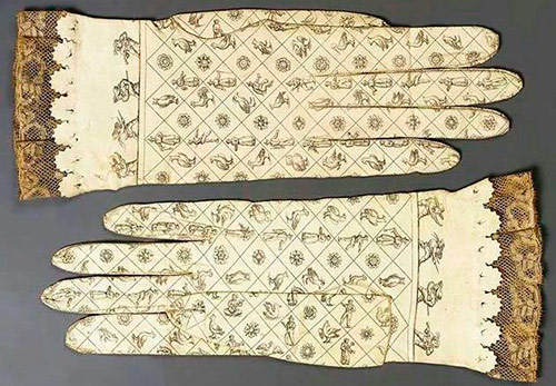 Gloves with prints from the Empire style