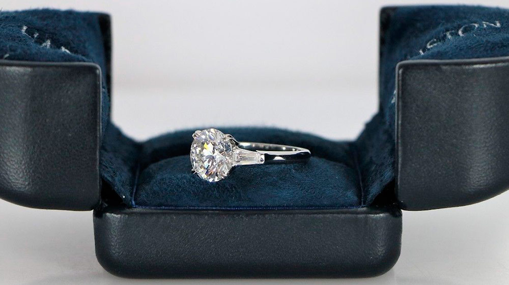 Diamond engagement ring