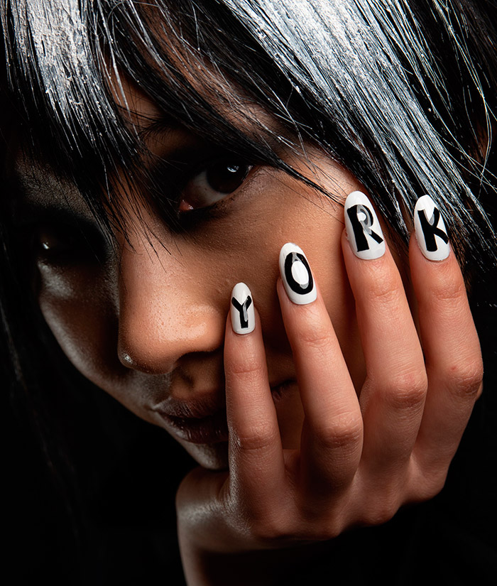 Manicure with texts and inscriptions - a fashion trend