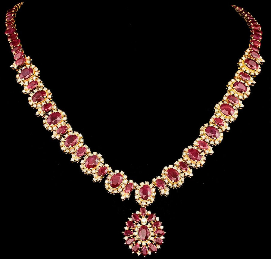 Necklace with rubies