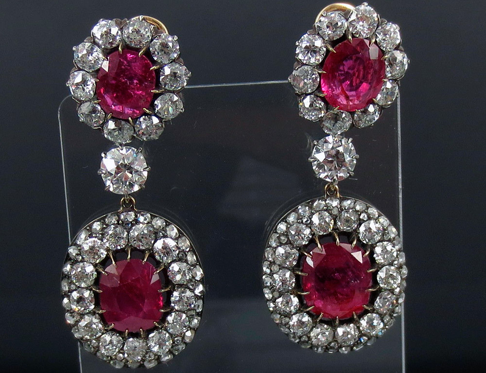 Earrings with rubies