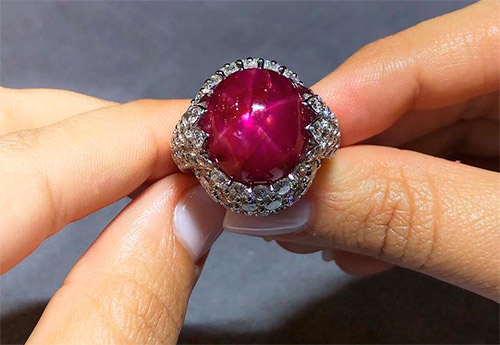 Who is the ruby ​​stone suitable for and how does it help in life