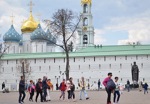 Easter and the style of Chinese tourists in Russia