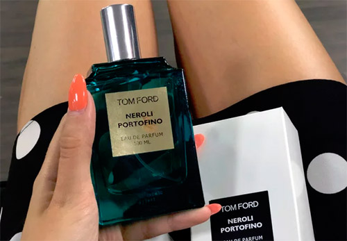 Perfumery with neroli scent for depression