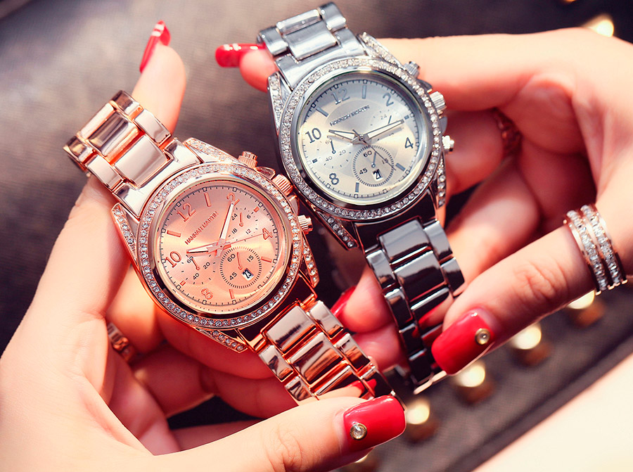 Stylish women's watches and their combination with clothes