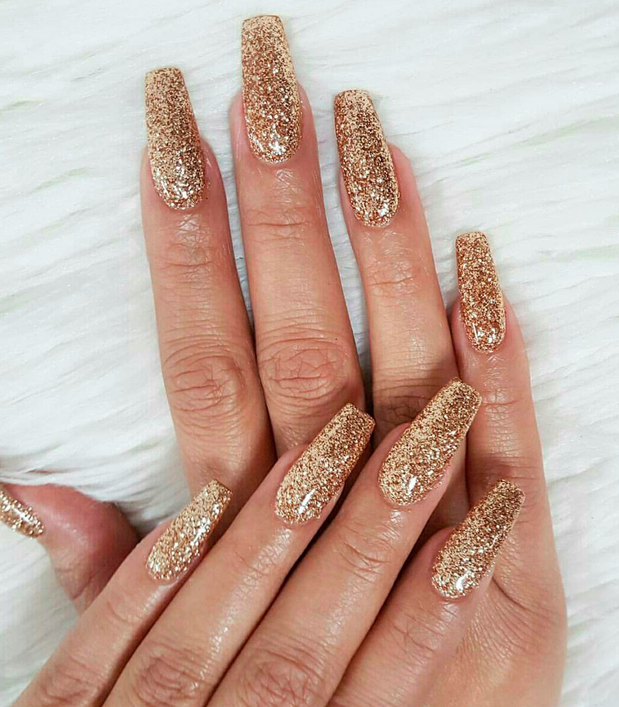 Glitter manicure