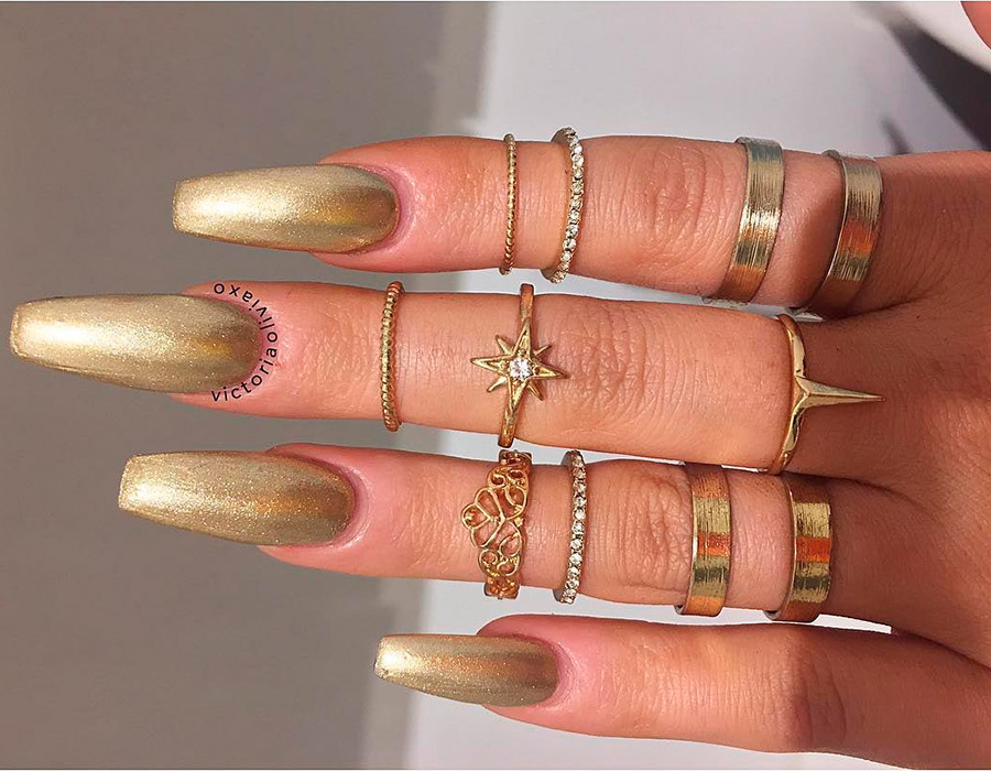 Matte gold manicure