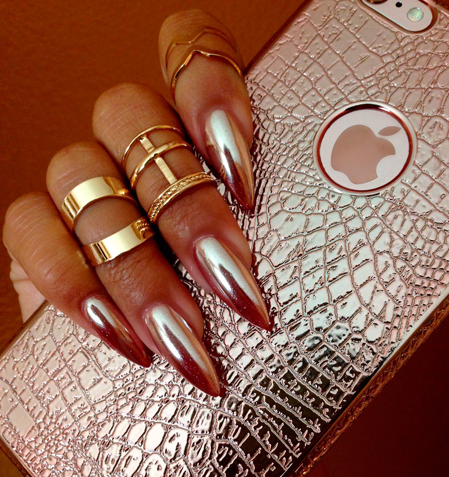 Mirror gold manicure