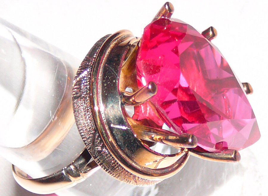 Synthetic ruby ​​ring