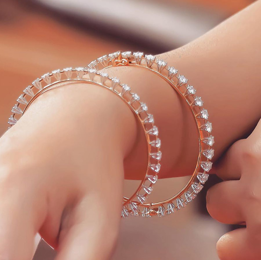 Bracelet with moissanite