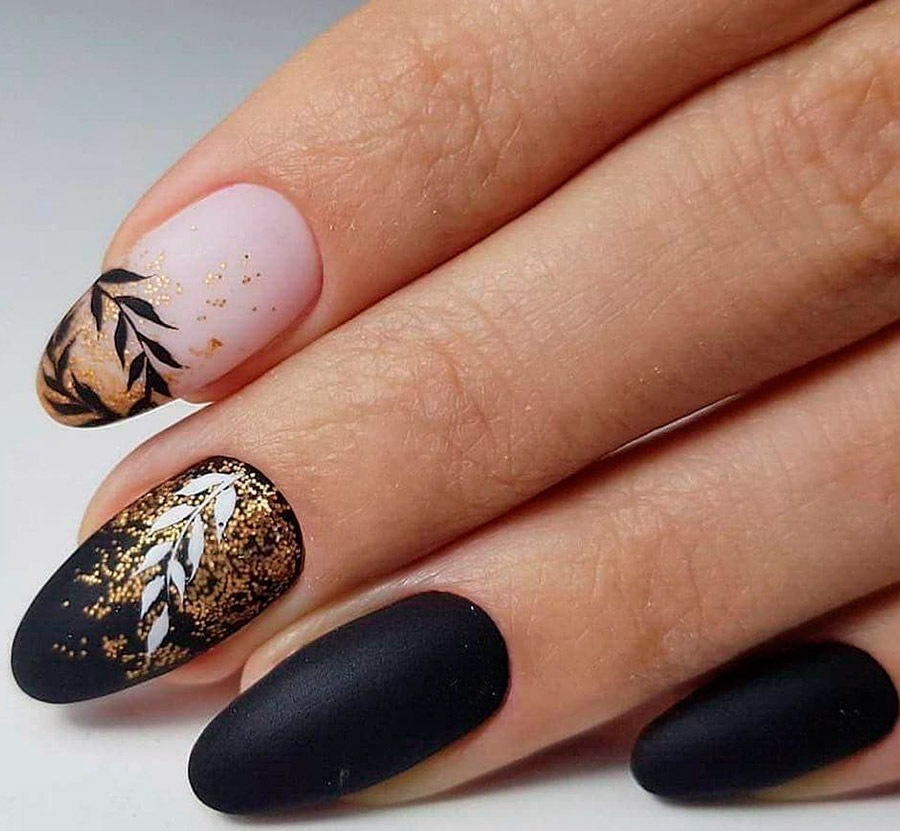 Black nail designs - stylish manicure ideas