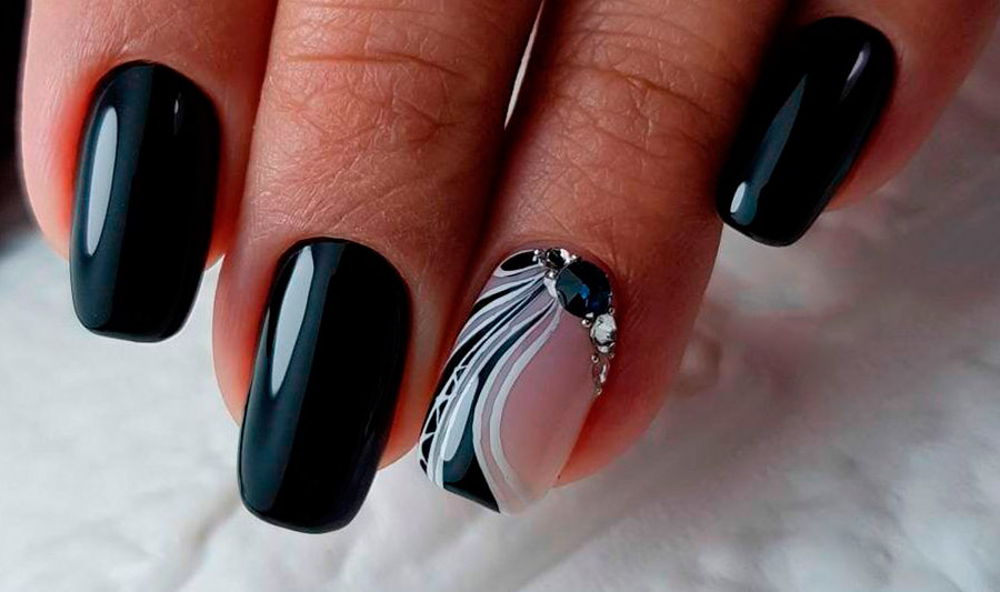 Black nail design