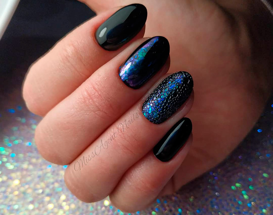 Black nail design